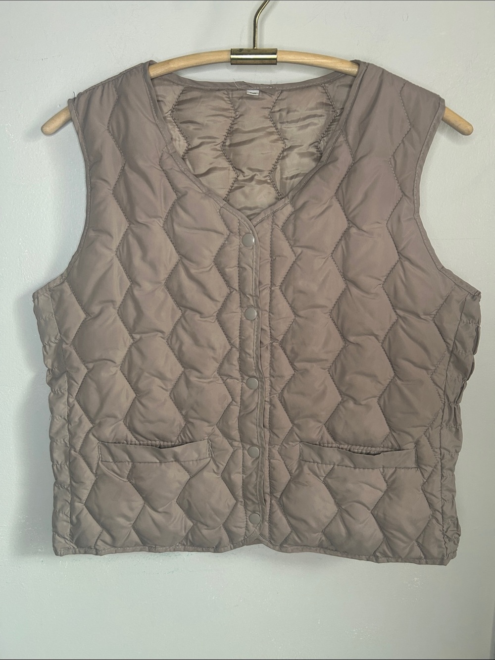 Women’s Quilted Puffer Snap-Front Vest in Taupe